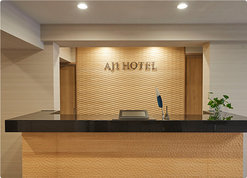 ゆったりとした時空間を創り出すAJ1HOTELスタッフ